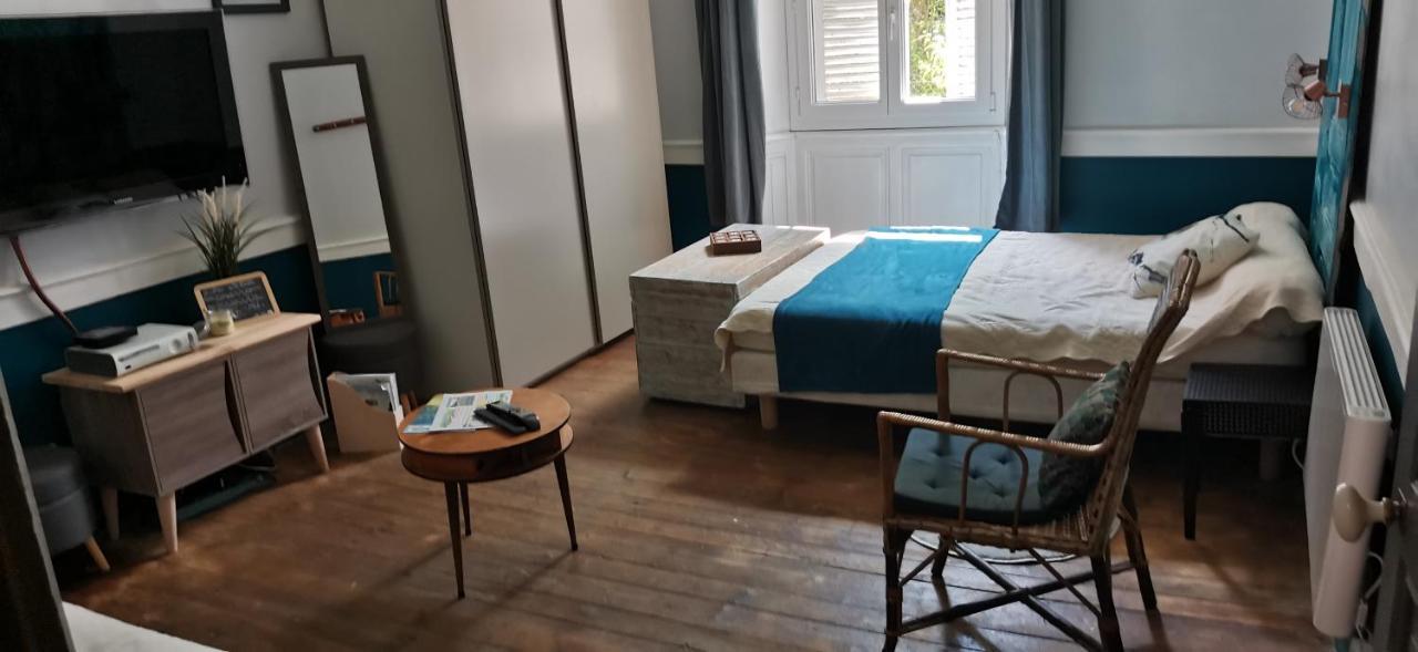 Charmant Studio Au Calme A 5 Min Du Centre Ville 생클로드 외부 사진